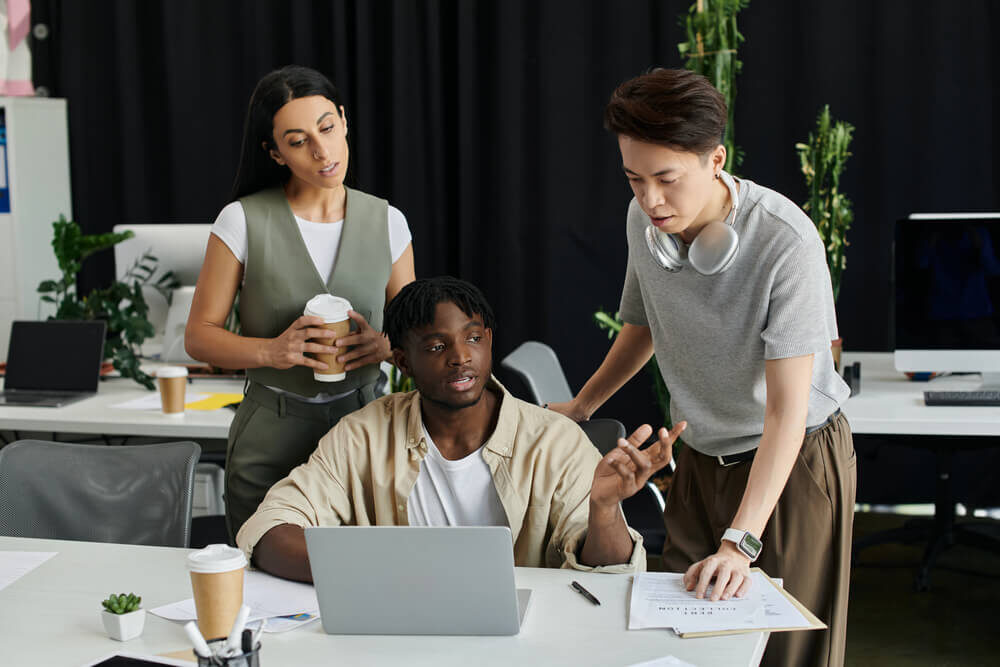 4 Reasons to Choose Hot Desking for Your Start-Up